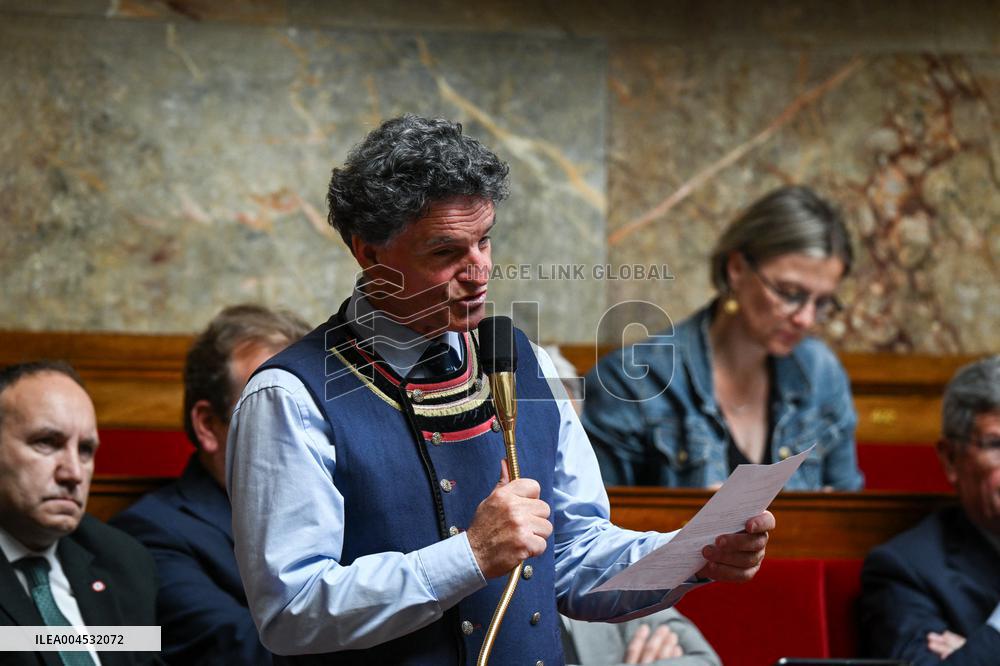 Questions to the government at the National Assembly in Paris FA