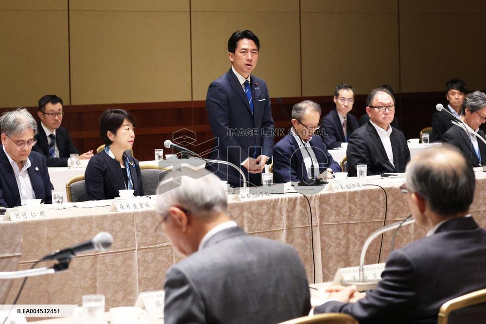 Keidanren's meeting with Minister of Agriculture, Forestry and Fisheries Koizumi