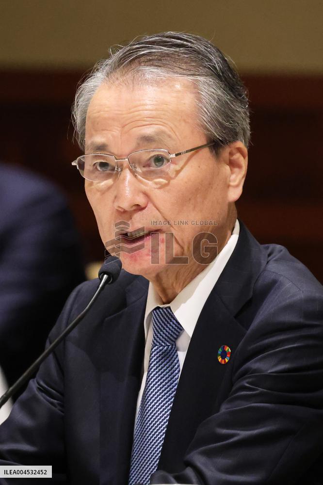 Keidanren's meeting with Minister of Agriculture, Forestry and Fisheries Koizumi