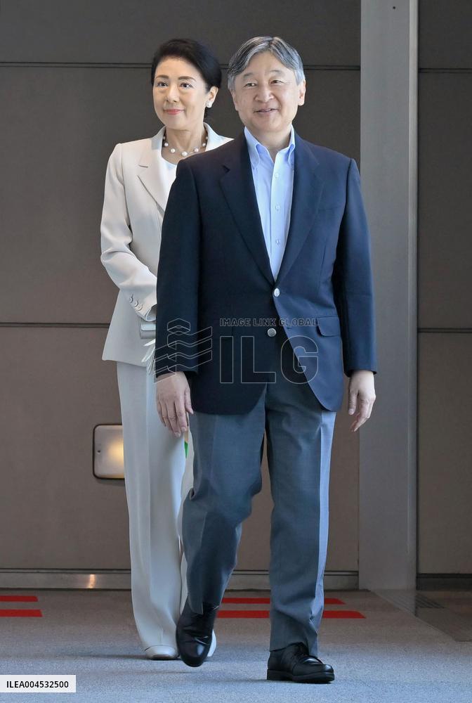 Emperor, empress visit Hiroshima