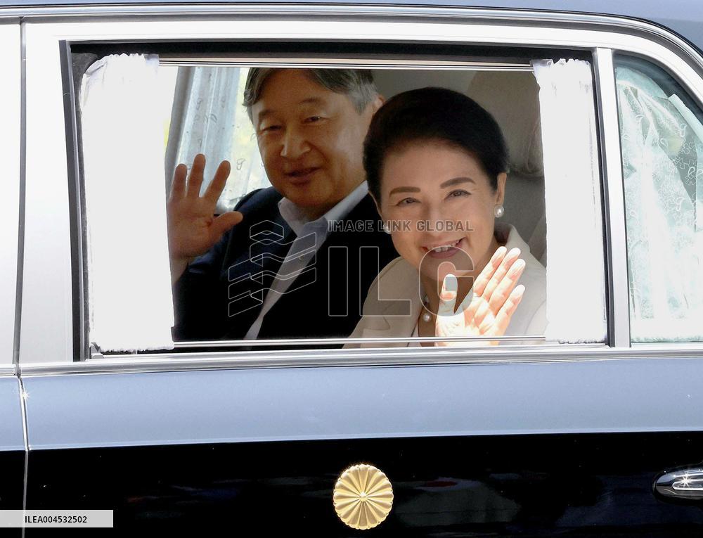 Emperor, empress visit Hiroshima