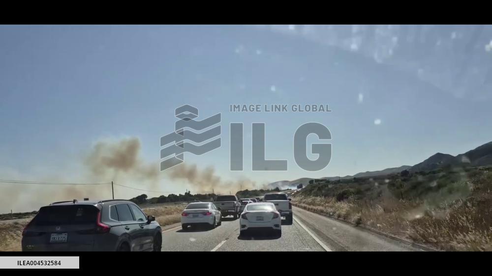 US: Brush Fire Closes Highway 101 in Santa Barbara County, California