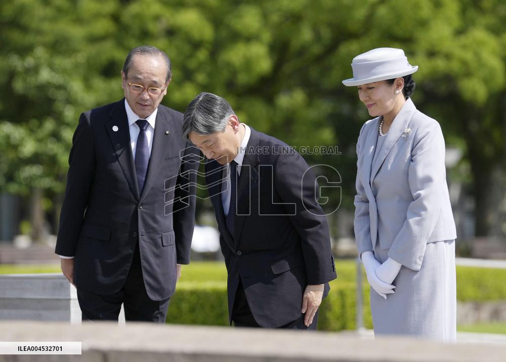 Emperor, empress visit Hiroshima