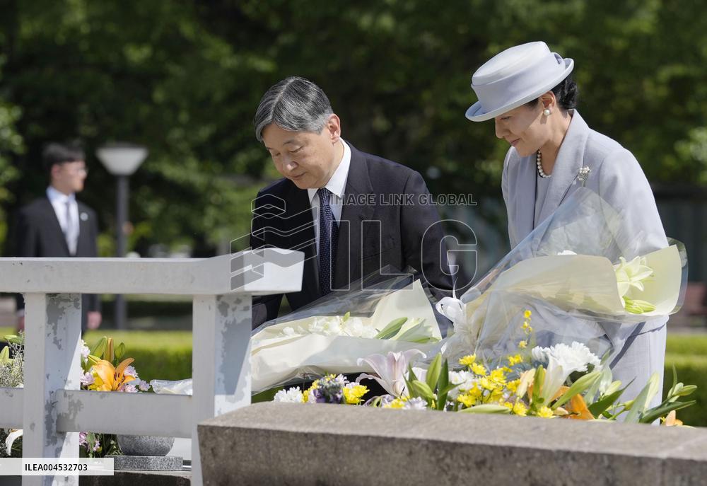 Emperor, empress visit Hiroshima