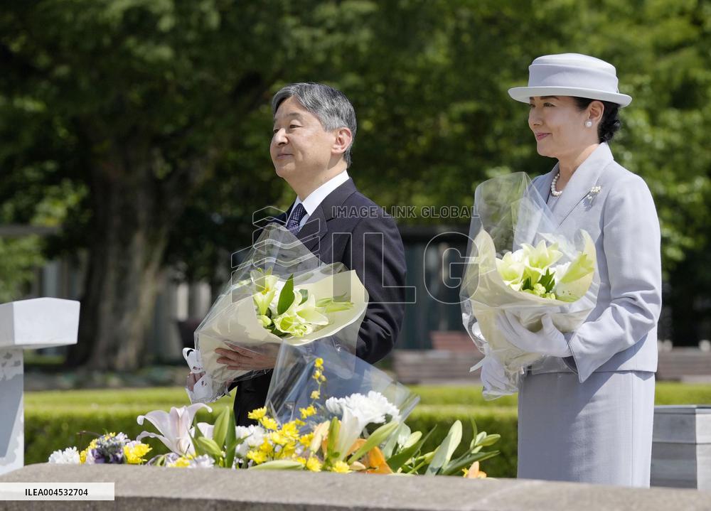 Emperor, empress visit Hiroshima