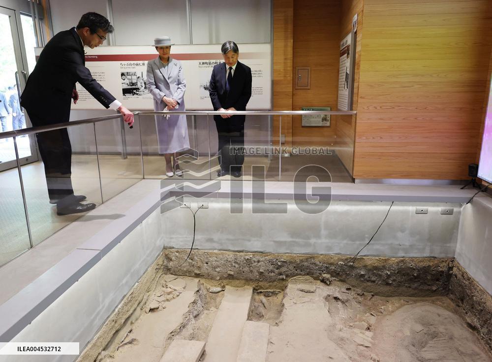 Emperor, empress visit Hiroshima