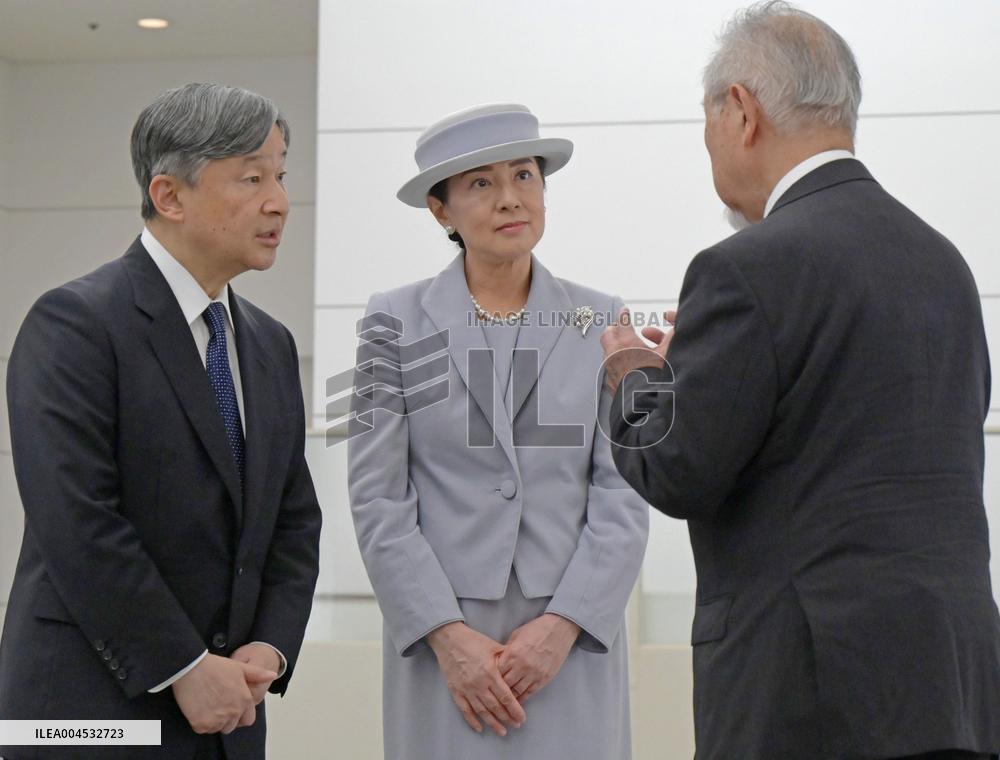 Emperor, empress visit Hiroshima