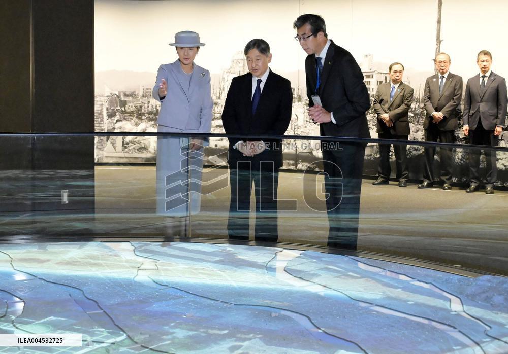 Emperor, empress visit Hiroshima
