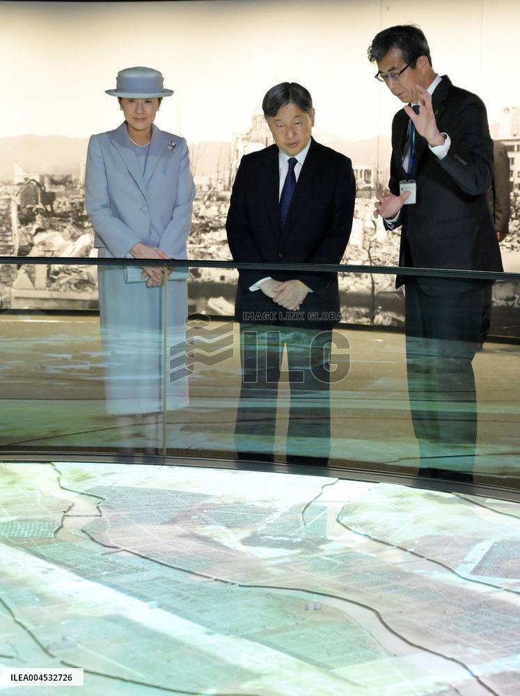 Emperor, empress visit Hiroshima