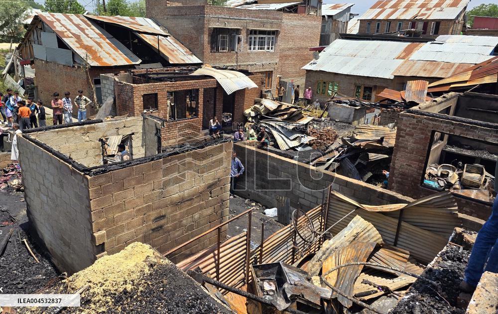 5 Residential Structures calcined After A Massive Fire In Kashmir - India