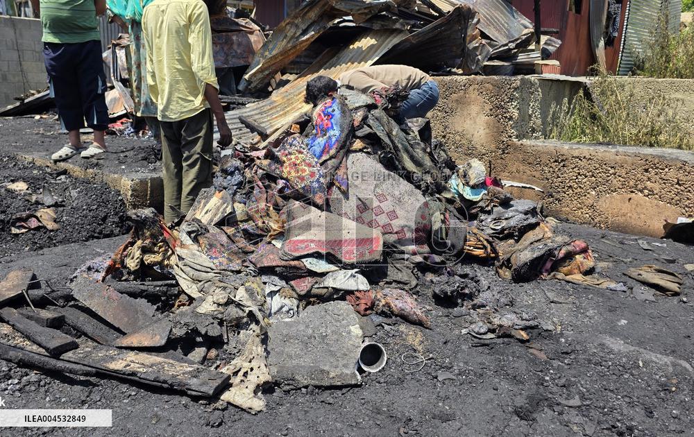 5 Residential Structures calcined After A Massive Fire In Kashmir - India
