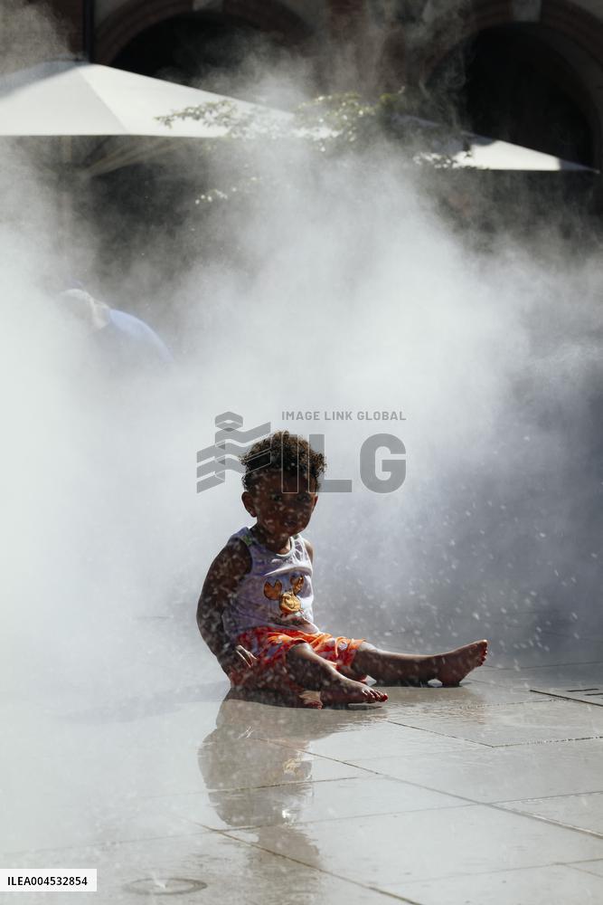 Illustration - Cooling Down on A Hot Day - Montauban