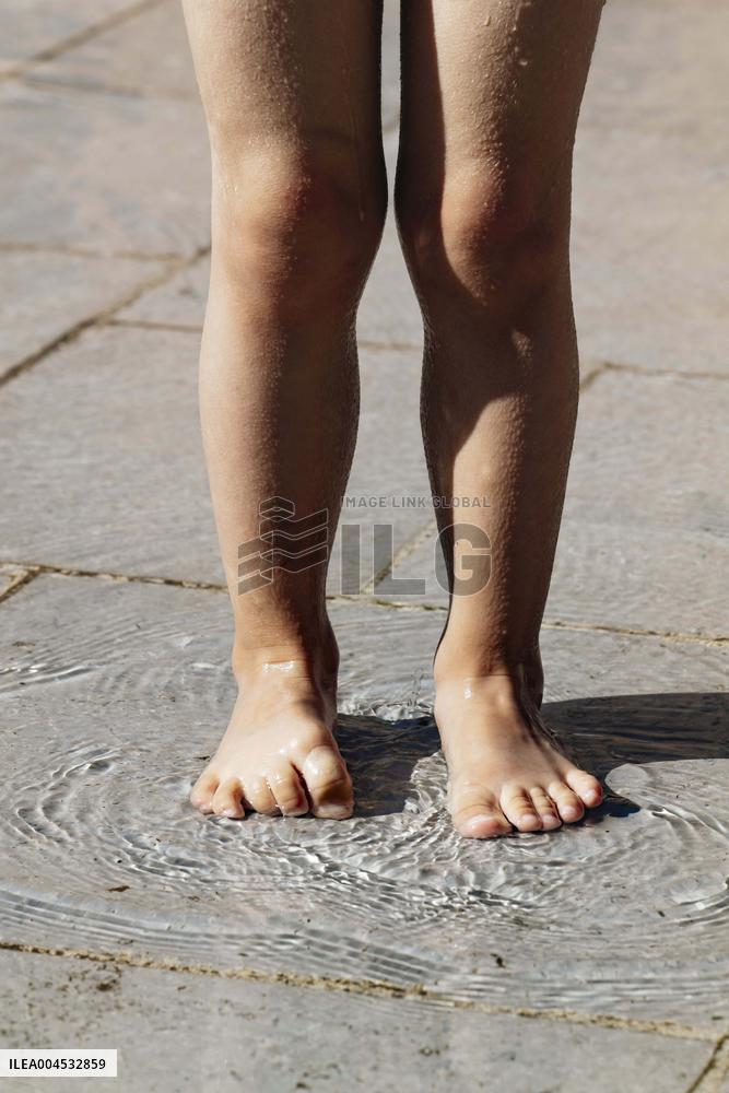 Illustration - Cooling Down on A Hot Day - Montauban