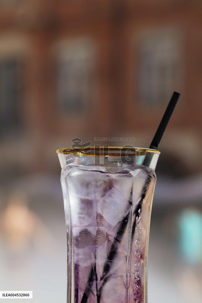 Illustration - Cooling Down on A Hot Day - Montauban