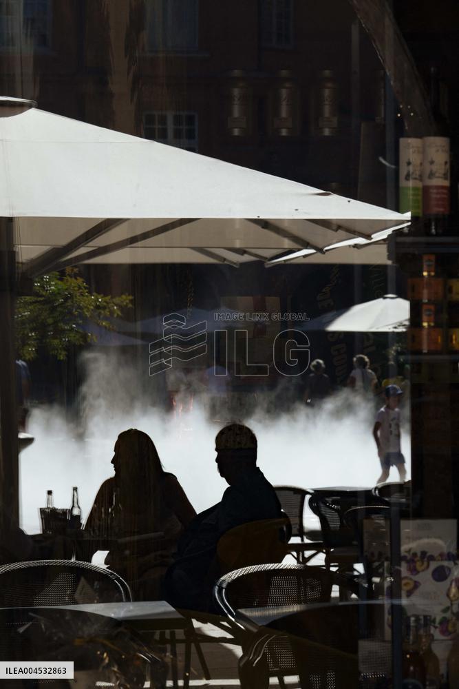Illustration - Cooling Down on A Hot Day - Montauban