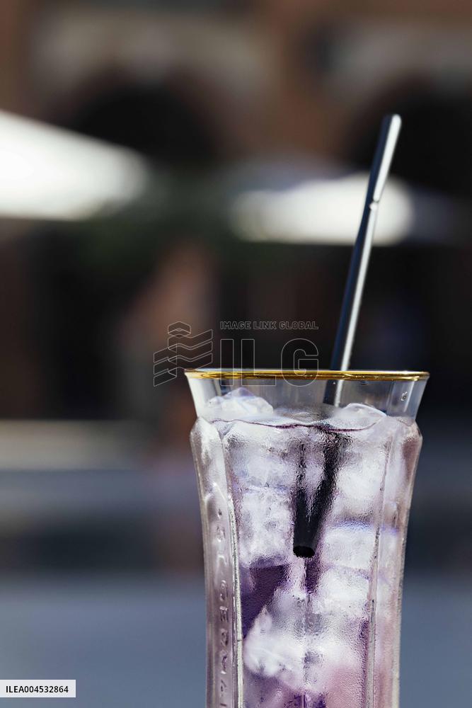 Illustration - Cooling Down on A Hot Day - Montauban