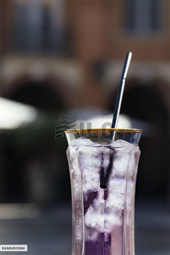 Illustration - Cooling Down on A Hot Day - Montauban