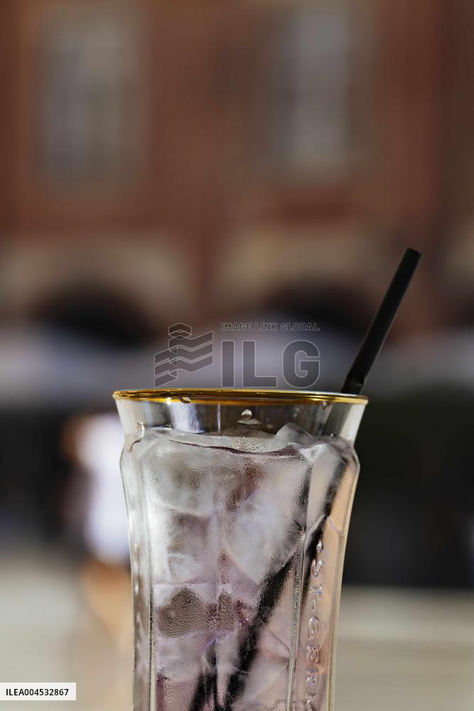 Illustration - Cooling Down on A Hot Day - Montauban