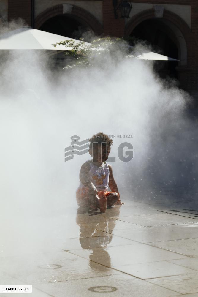 Illustration - Cooling Down on A Hot Day - Montauban