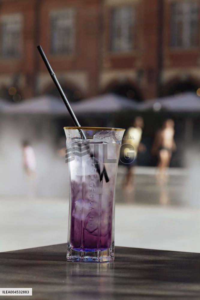 Illustration - Cooling Down on A Hot Day - Montauban