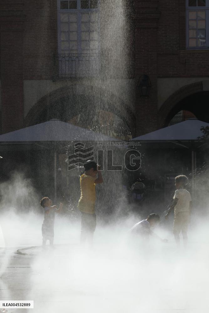 Illustration - Cooling Down on A Hot Day - Montauban