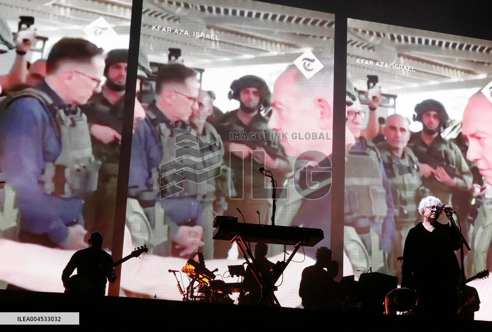 Massive Attack and Elisabeth Fraser Milan Concert - Italy