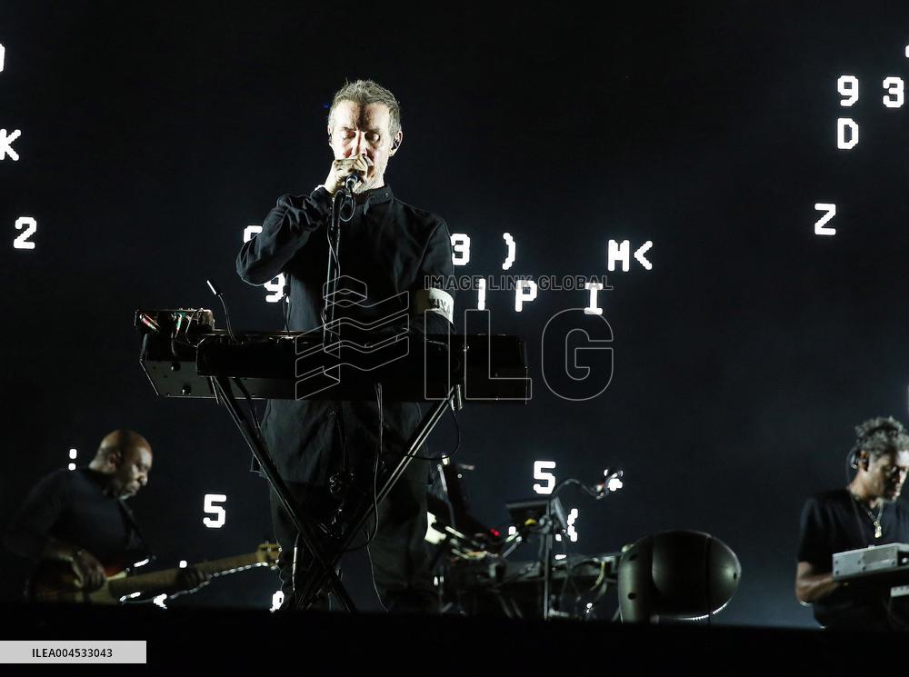 Massive Attack and Elisabeth Fraser Milan Concert - Italy