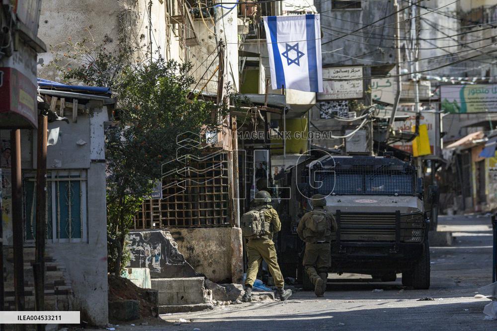 Nablus Israeli Soldiers Explode Blacksmith Shop - West Bank