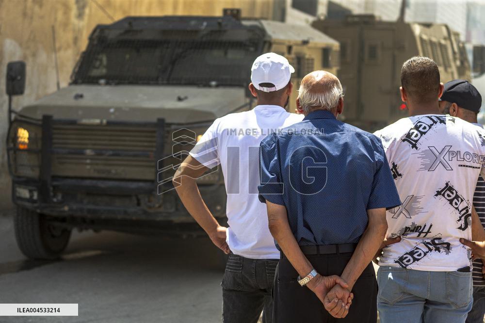 Nablus Israeli Soldiers Explode Blacksmith Shop - West Bank