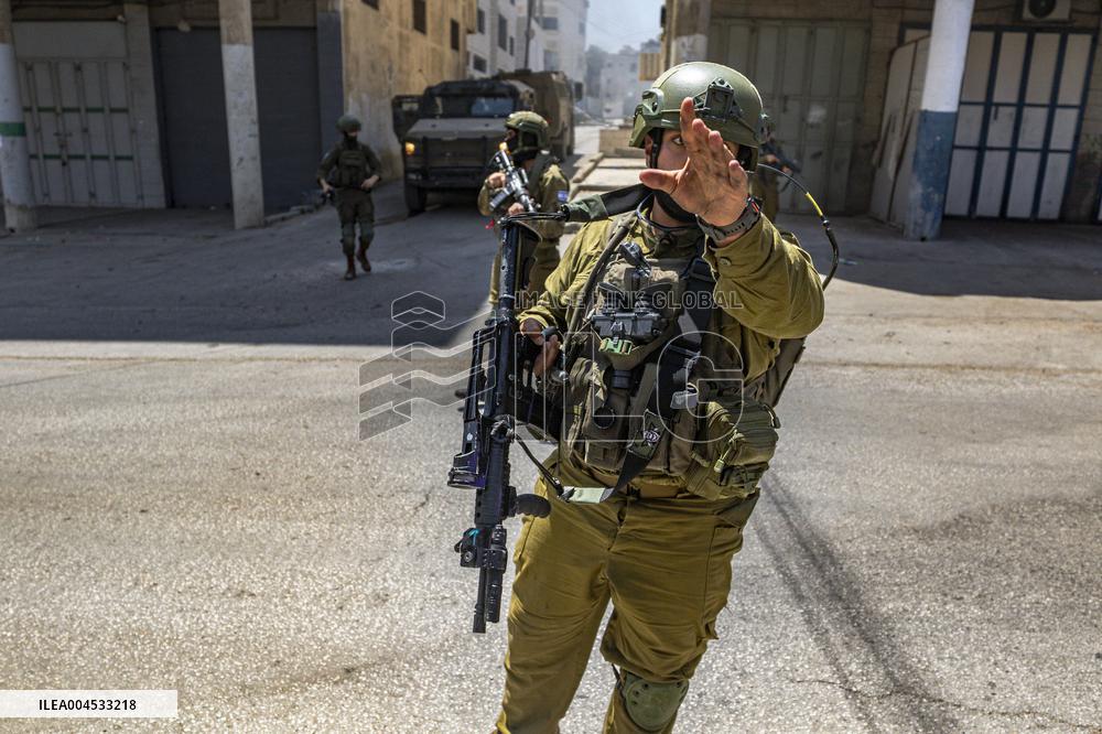 Nablus Israeli Soldiers Explode Blacksmith Shop - West Bank