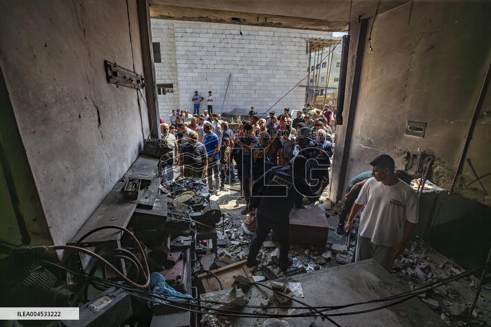 Nablus Israeli Soldiers Explode Blacksmith Shop - West Bank