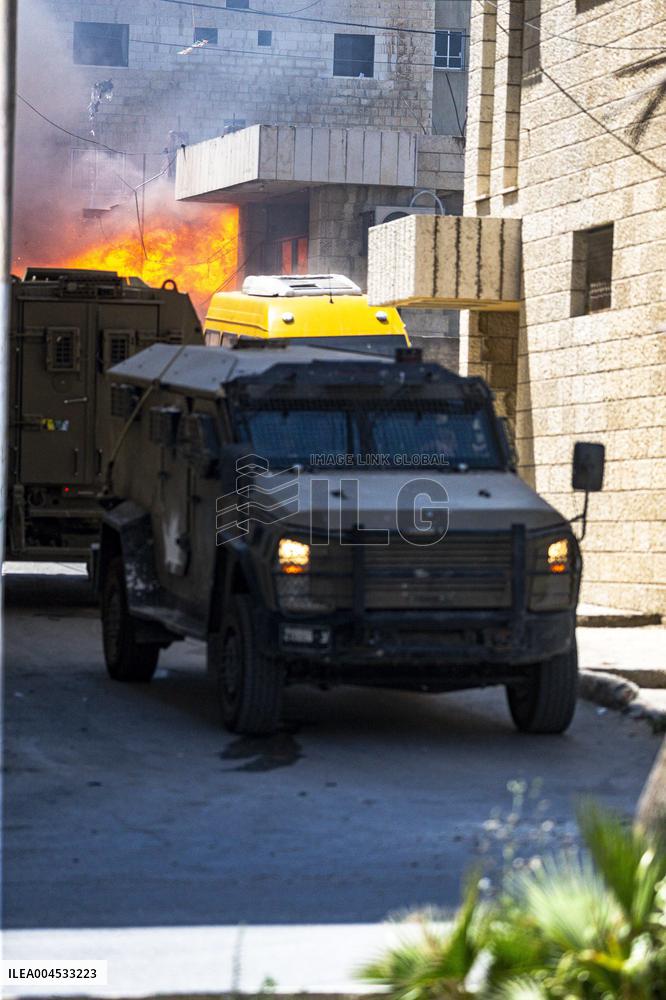 Nablus Israeli Soldiers Explode Blacksmith Shop - West Bank