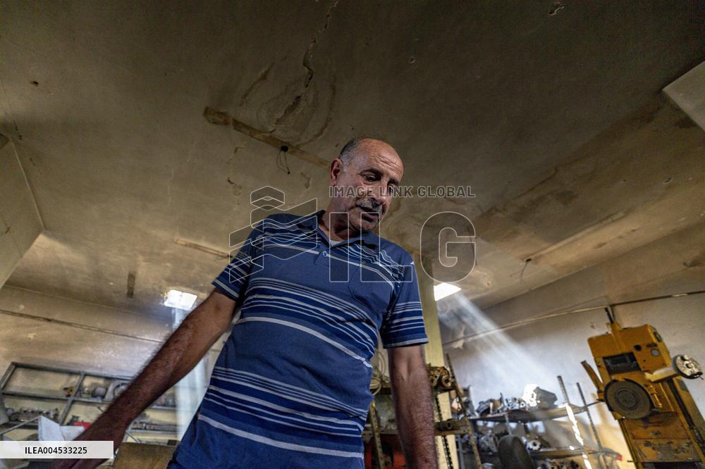 Nablus Israeli Soldiers Explode Blacksmith Shop - West Bank