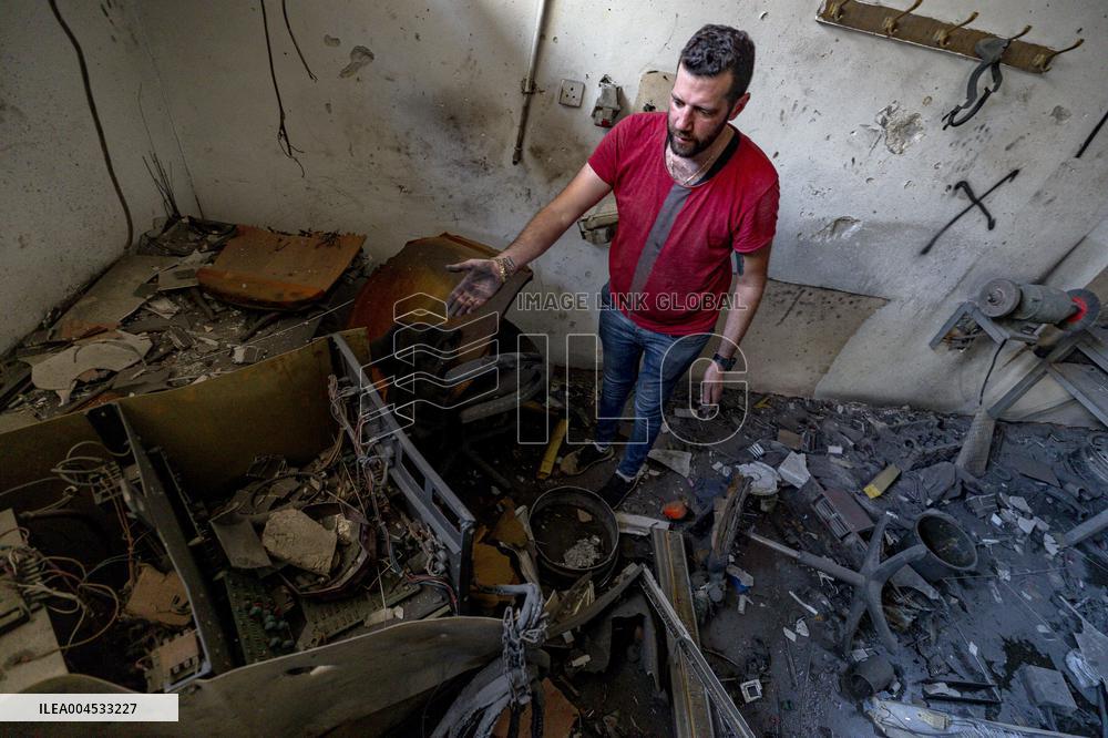 Nablus Israeli Soldiers Explode Blacksmith Shop - West Bank