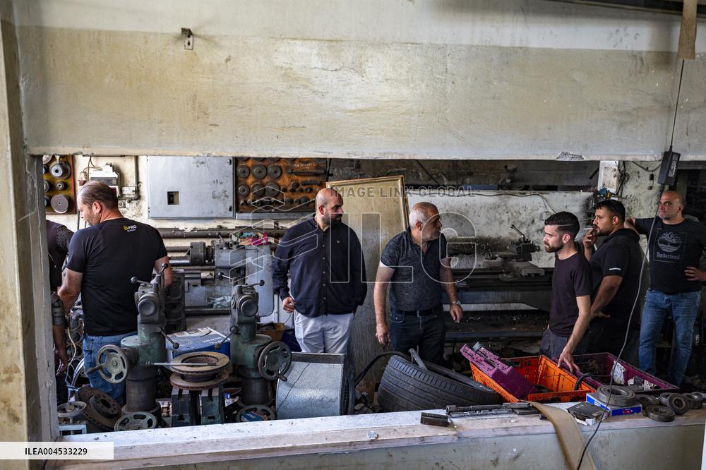 Nablus Israeli Soldiers Explode Blacksmith Shop - West Bank