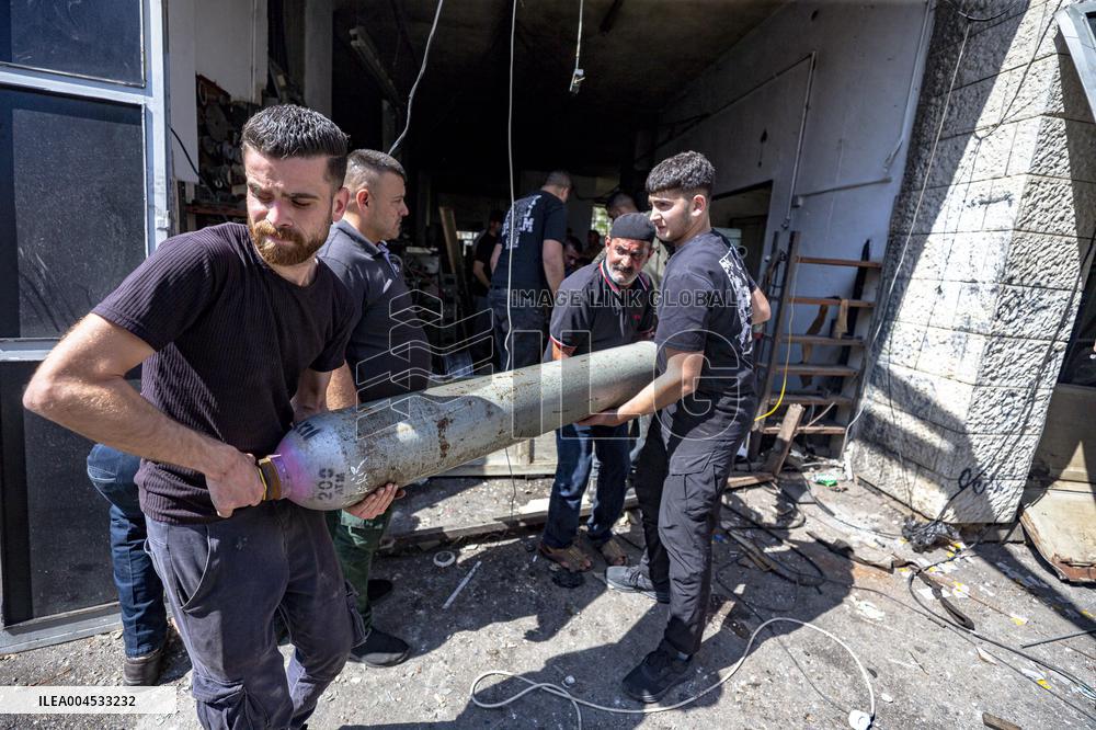 Nablus Israeli Soldiers Explode Blacksmith Shop - West Bank
