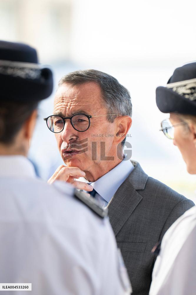 Bruno Retailleau at Gare du Nord Against Illegal Immigration - Paris