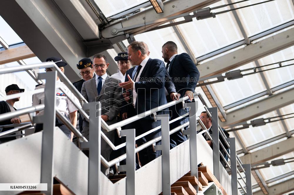 Bruno Retailleau at Gare du Nord Against Illegal Immigration - Paris