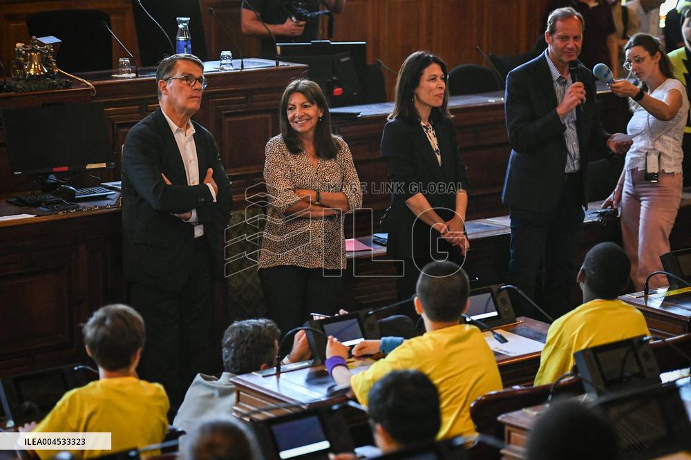 Tour de France dictation at the City Hall in Paris - FA