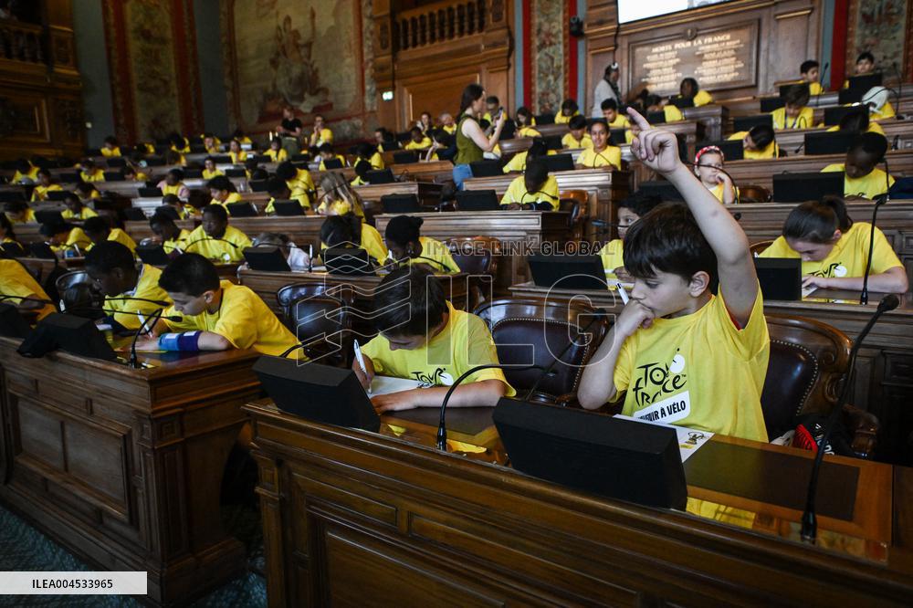 Tour de France dictation at the City Hall in Paris - FA