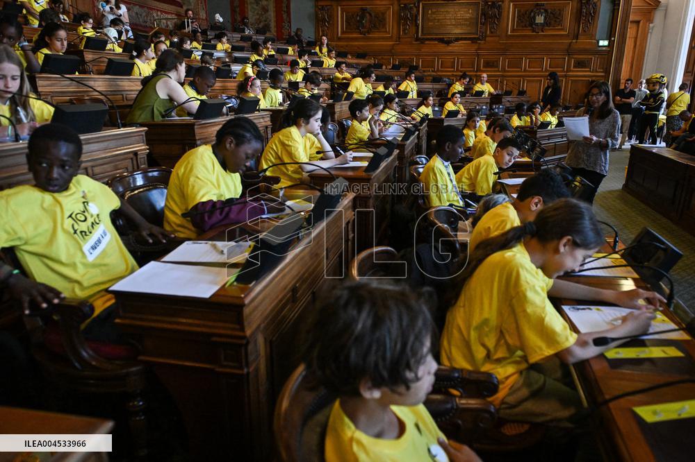 Tour de France dictation at the City Hall in Paris - FA