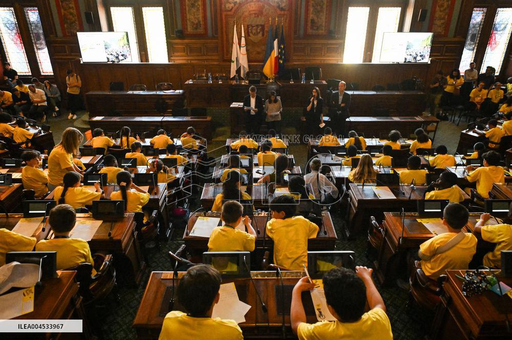 Tour de France dictation at the City Hall in Paris - FA