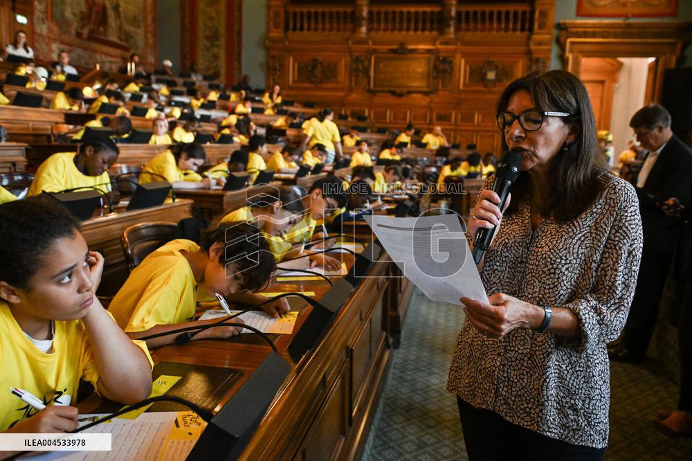Tour de France dictation at the City Hall in Paris - FA