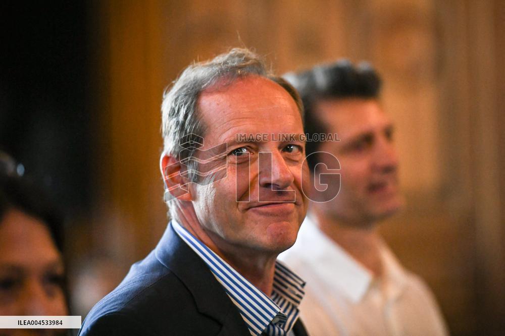 Tour de France dictation at the City Hall in Paris - FA