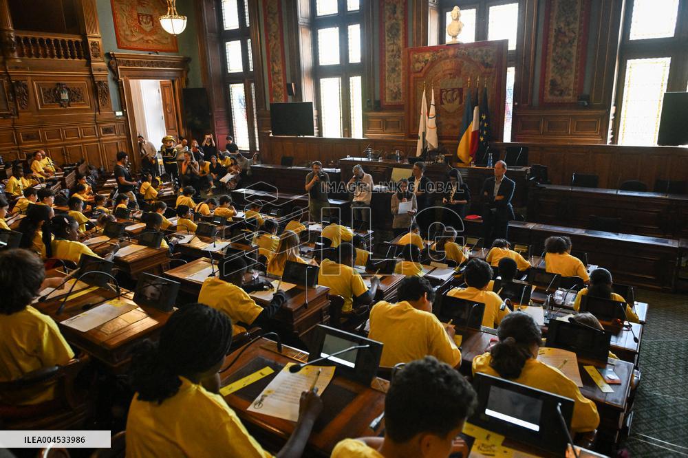 Tour de France dictation at the City Hall in Paris - FA