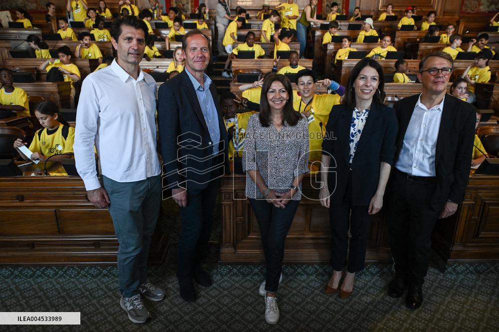 Tour de France dictation at the City Hall in Paris - FA