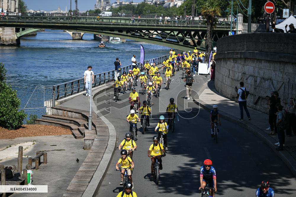 Tour de France dictation at the City Hall in Paris - FA