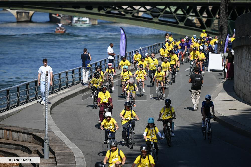 Tour de France dictation at the City Hall in Paris - FA