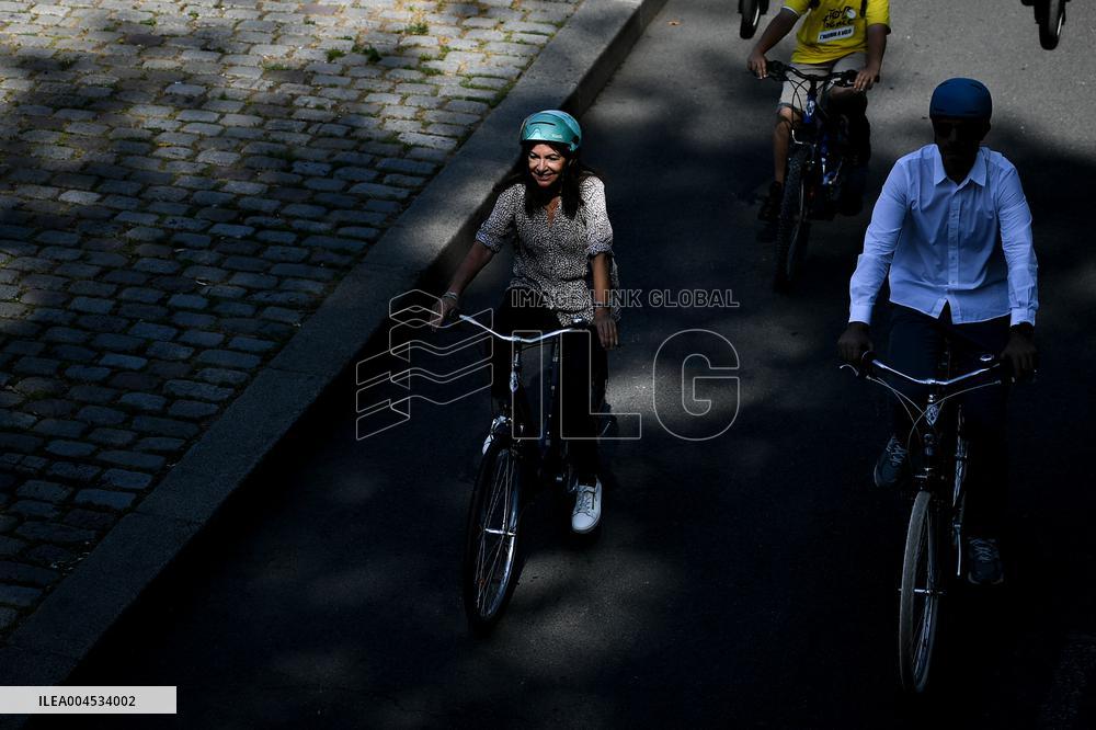 Tour de France dictation at the City Hall in Paris - FA