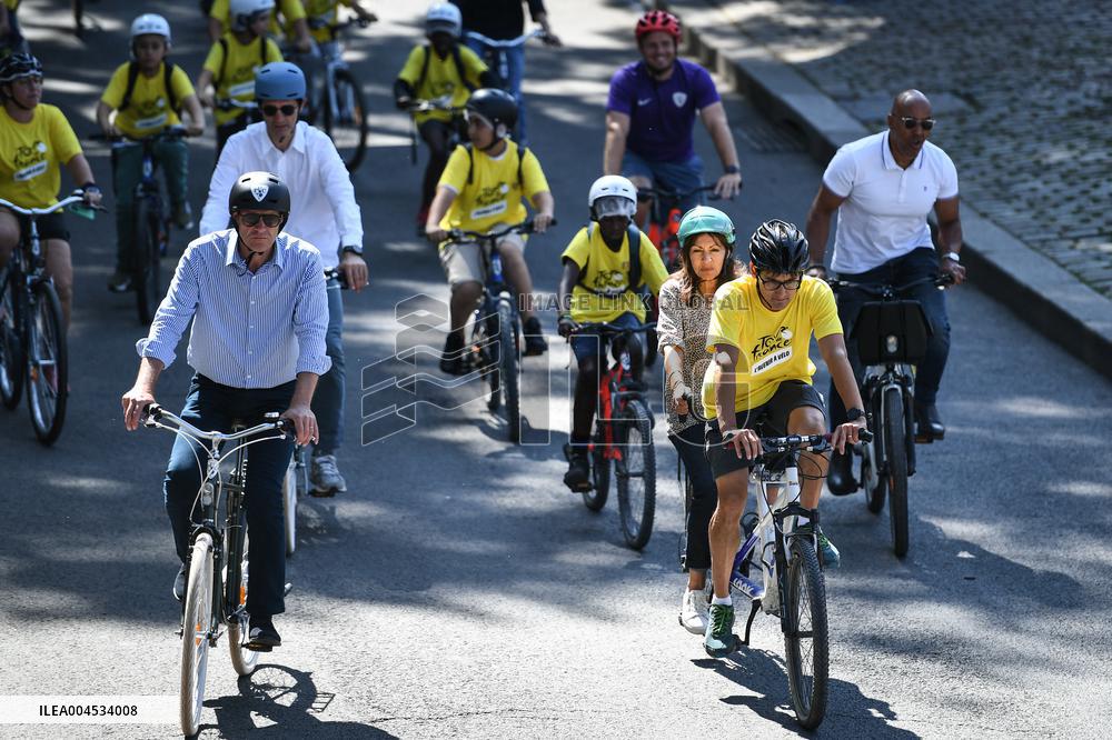 Tour de France dictation at the City Hall in Paris - FA